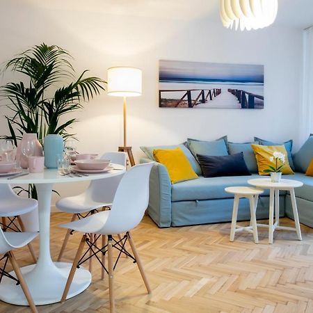 Cristine Apartment Warsawa Bagian luar foto